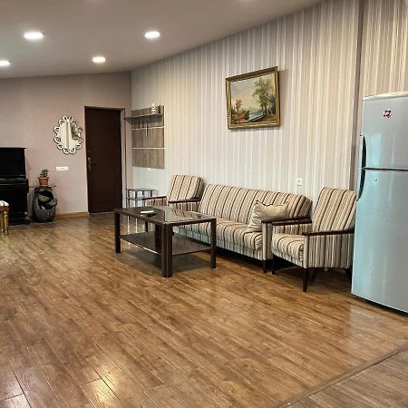 Bright Guesthouse In The Center Of Yerevan! المظهر الخارجي الصورة